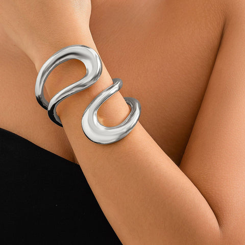 Übertrieben glatter Ring Metall Wind Choker Halskette Retro hohl unregelmäßig Federkragen weiblich m3331194