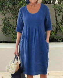Einfarbiges Swing-Kleid mit Rundhalsausschnitt und Tasche m300060 