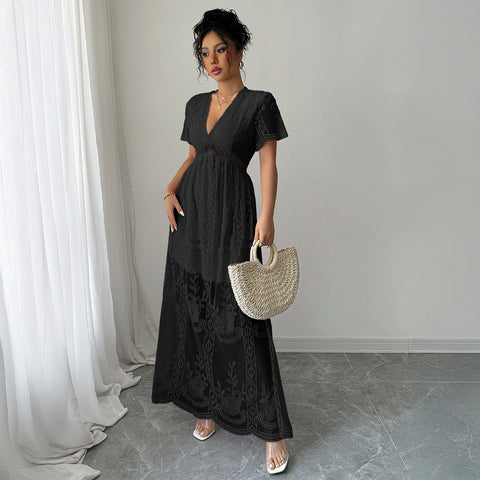 Robe longue élégante à manches courtes et découpes en dentelle m301392 