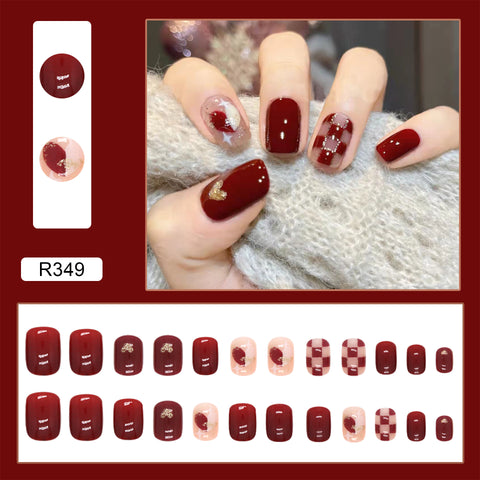 Tragen Sie ein abnehmbares künstliches Nagelstück mit roter, herzförmiger, weißer Liebesmaniküre m55010557 