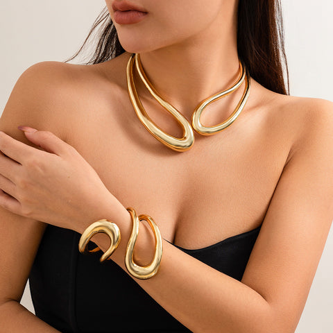 Übertrieben glatter Ring Metall Wind Choker Halskette Retro hohl unregelmäßig Federkragen weiblich m3331194