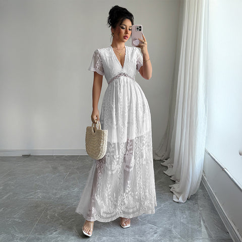Robe longue élégante à manches courtes et découpes en dentelle m301392 