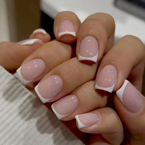Süßes kurzes Nagelstück, reines Verlangen, weiße französische Mode, vielseitiger Klassiker, aber mit der Zeit einen Nagel tragen m5010556 