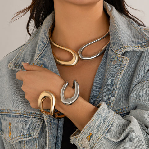 Übertrieben glatter Ring Metall Wind Choker Halskette Retro hohl unregelmäßig Federkragen weiblich m3331194