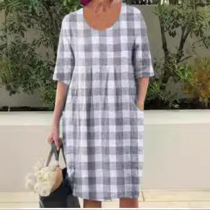 Einfarbiges Swing-Kleid mit Rundhalsausschnitt und Tasche m300060 