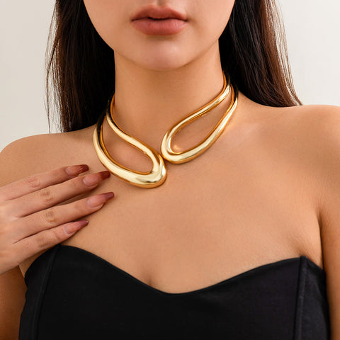 Übertrieben glatter Ring Metall Wind Choker Halskette Retro hohl unregelmäßig Federkragen weiblich m3331194