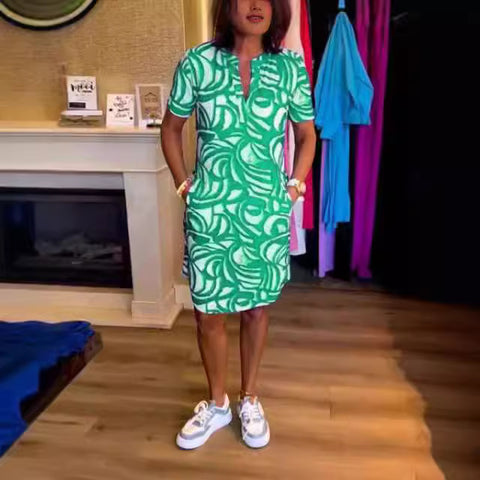 Kurzärmliges, bedrucktes Modekleid mit V-Ausschnitt m301312 