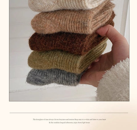 Xiao Xiangfeng Einfarbige Wollsocken, lange Damensocken, Instagram, trendige reine Baumwolle, Herbst und Winter, verdickter und warmer Kaschmir, mittellange Retro-Socken m1915010470