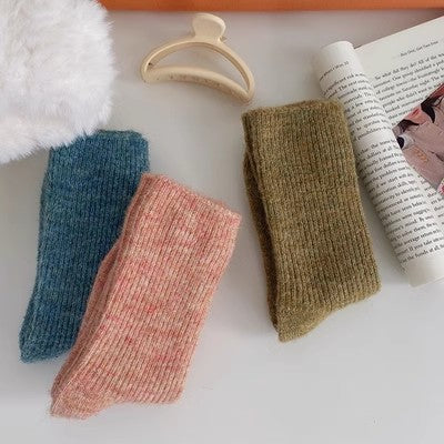 Xiao Xiangfeng Einfarbige Wollsocken, lange Damensocken, Instagram, trendige reine Baumwolle, Herbst und Winter, verdickter und warmer Kaschmir, mittellange Retro-Socken m1915010470