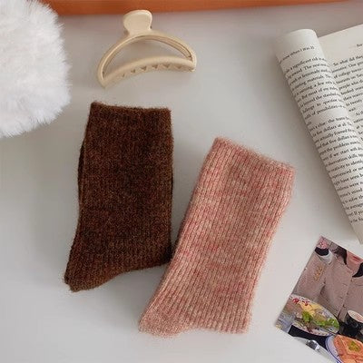 Xiao Xiangfeng Einfarbige Wollsocken, lange Damensocken, Instagram, trendige reine Baumwolle, Herbst und Winter, verdickter und warmer Kaschmir, mittellange Retro-Socken m1915010470