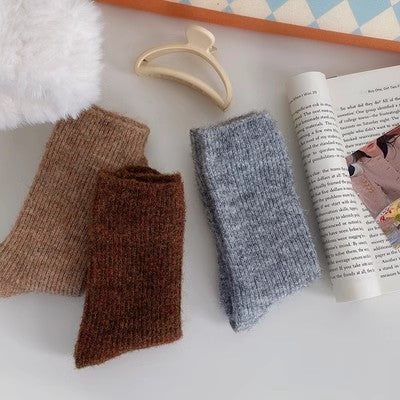Xiao Xiangfeng Einfarbige Wollsocken, lange Damensocken, Instagram, trendige reine Baumwolle, Herbst und Winter, verdickter und warmer Kaschmir, mittellange Retro-Socken m1915010470